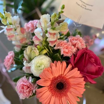 Kathleen's Flowers - Gorgeous! - Florists Near Me - Overland Park, Kansas Kathleen's Flowers - Gorgeous! - Florists Near Me - Overland Park, Kansas