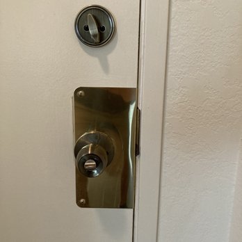 Infinity Lock & Door - Picture of the newly installed front door lock with the deadbolt. - Keys & Locksmiths Near Me Infinity Lock & Door - Picture of the newly installed front door lock with the deadbolt. - Keys & Locksmiths Near Me