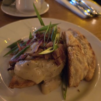 McMenamins Kalama Harbor Lodge - Biscuits and gravy - Hotels Near Me - Kalama, Washington McMenamins Kalama Harbor Lodge - Biscuits and gravy - Hotels Near Me - Kalama, Washington