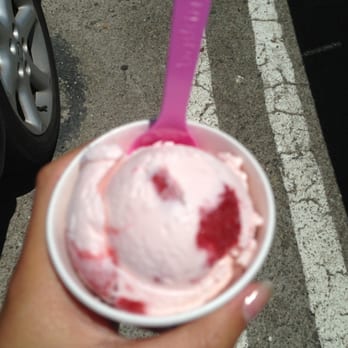Baskin Robbins - Very berry strawberry - Ice Cream & Frozen Yogurt Near Me - San Bruno, California Baskin Robbins - Very berry strawberry - Ice Cream & Frozen Yogurt Near Me - San Bruno, California