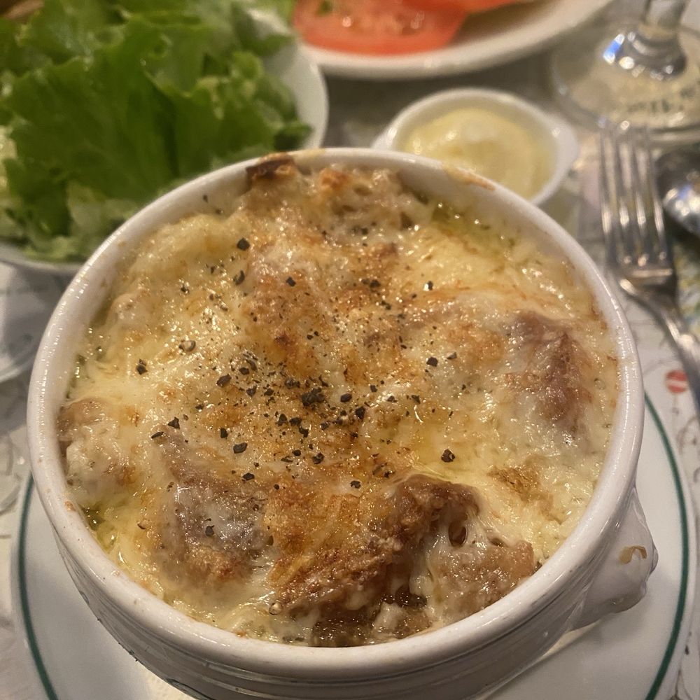 Café de Flore - French onion soup - Cafes Near Me - Paris, 75 Café de Flore - French onion soup - Cafes Near Me - Paris, 75