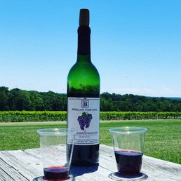 Beautiful property, great wine, plenty of room for social distancing! Beautiful property, great wine, plenty of room for social distancing!