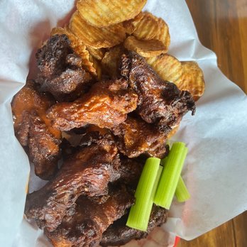 Lefty's Bar & Grill - Pound Of Wings - Bars Near Me - Ketchum, Idaho Lefty's Bar & Grill - Pound Of Wings - Bars Near Me - Ketchum, Idaho