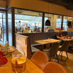 the italian - Blick von innen nach außen auf Terrasse