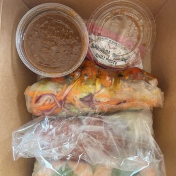 Vui Ve - Spring Rolls - Sampler - Vietnamese Near Me - Los Angeles, California Vui Ve - Spring Rolls - Sampler - Vietnamese Near Me - Los Angeles, California