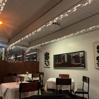 Santa Barbara FisHouse - a look at their back dining room. - Seafood Near Me - Santa Barbara, California Santa Barbara FisHouse - a look at their back dining room. - Seafood Near Me - Santa Barbara, California