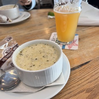 Foreside Tavern & Side Bar - Haddock Chowder - New American Near Me - Falmouth, Maine
