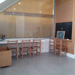 Clinica Dental Anibal Gonzalez E Hijos - Zona infantil en la sala de espera.