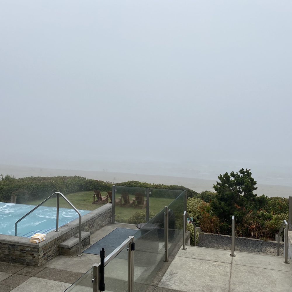 Inn at Nye Beach - Salt water spa where you can enjoy the waves crashing nearby - Hotels Near Me - Newport, Oregon Inn at Nye Beach - Salt water spa where you can enjoy the waves crashing nearby - Hotels Near Me - Newport, Oregon