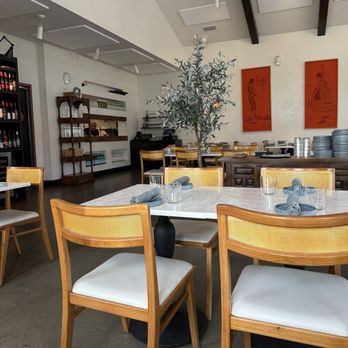 Lola - Interior - Spanish Near Me - Nashville, Tennessee