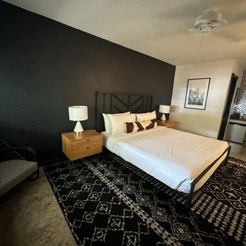 Wimberley Inn + Bar - Hotels Near Me - Wimberley, Texas