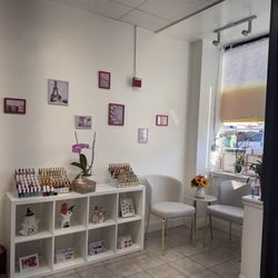 Mani Nails - Waiting area of Mani Nails