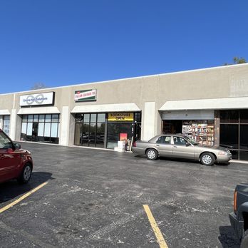 Steel's Used Books - Look for the yellow sign - Used Bookstore Near Me - Gladstone, Missouri