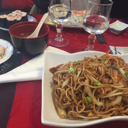 Eizosushi - Nouilles sautées au poulet