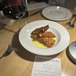 A Mano Eatery