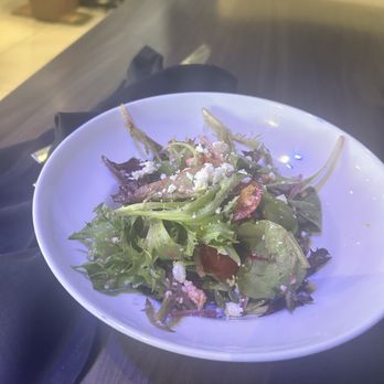 107 Steak & Bar - House Salad - Bars Near Me - Doral, Florida