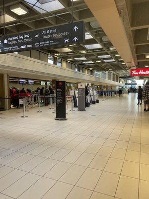Kelowna International Airport by null