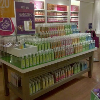 Bath & Body Works - 3 hours of work - Cosmetics & Beauty Supply Near Me - Houston, Texas