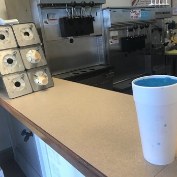 Flubs Dari Ette - Blue Raspberry Slushie - Ice Cream & Frozen Yogurt Near Me - Fairfield, Ohio
