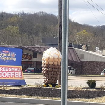 Getgo - a giant ice cream cone on the corner of a street - Convenience Stores Near Me - Murrysville, Pennsylvania