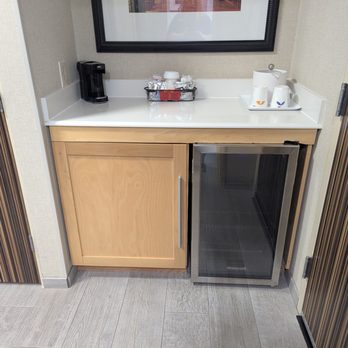 Hampton Inn & Suites Denver-Speer Boulevard - Small bar with a fridge! - Hotels Near Me - Denver, Colorado Hampton Inn & Suites Denver-Speer Boulevard - Small bar with a fridge! - Hotels Near Me - Denver, Colorado
