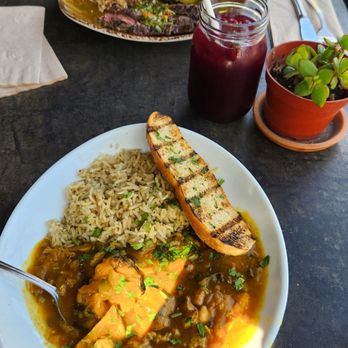 Urban Plates - Yummy food, beautiful outdoor patio and overall great ambience!  Jennifer R greeted us kindly and provided samplings! - Salad Near Me - Pasadena, California
