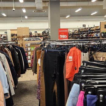 Nordstrom Rack - Department Stores Near Me - Farmington, Connecticut
