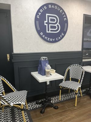 Paris Baguette by null