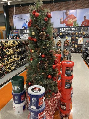 DICK'S Sporting Goods by null