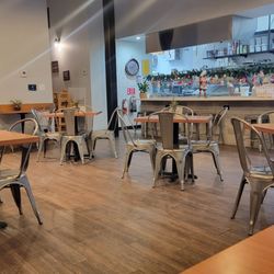 Coco Crepes, Waffles & Coffee - Towne Lake - Restaurant seating
