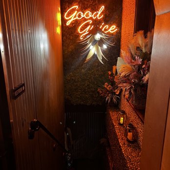 Kokomo - Cute area to downstairs bathroom - Caribbean Near Me - Brooklyn, New York Kokomo - Cute area to downstairs bathroom - Caribbean Near Me - Brooklyn, New York