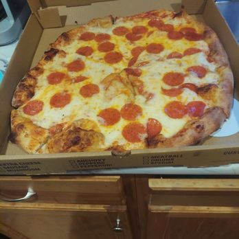Lindy's - Extra cheese with pepperoni - Pizza Near Me - Brentwood, New Hampshire Lindy's - Extra cheese with pepperoni - Pizza Near Me - Brentwood, New Hampshire