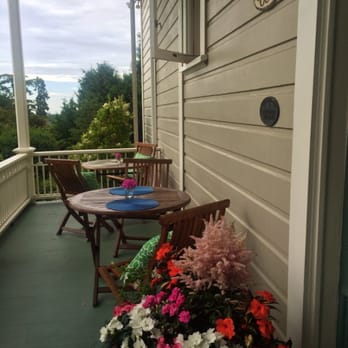 Fairholme Manor - The front porch before entering! - Bed & Breakfast Near Me - Victoria, British Columbia Fairholme Manor - The front porch before entering! - Bed & Breakfast Near Me - Victoria, British Columbia