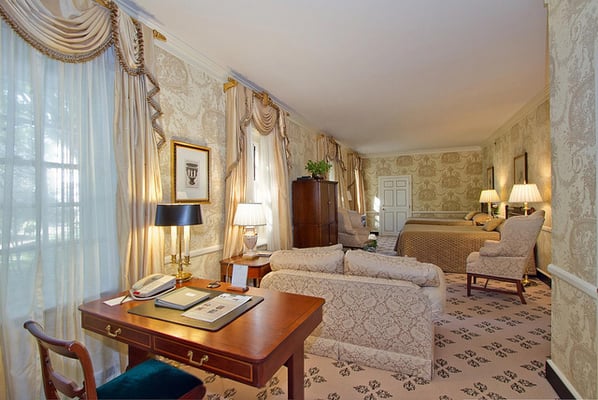 Williamsburg Inn, an official Colonial Williamsburg Hotel by null