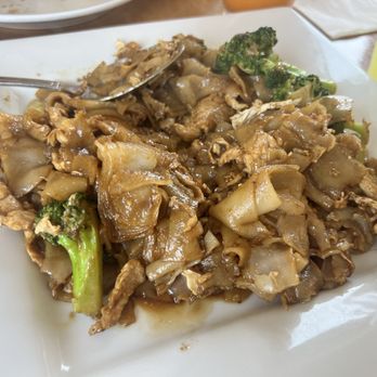 Thai Rama Restaurant - Pad See Ee - Thai Near Me - Torrance, California