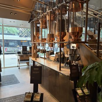 Starbucks Reserve Roastery Chicago - Coffee Roasteries Near Me - Chicago, Illinois