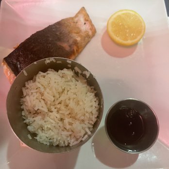 Chez Ribe - Salmon and rice - Brasseries Near Me - Paris, 75