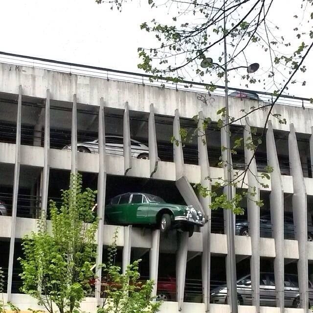 La Jaguar du Parking Victor Hugo