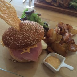 Pauline's - Pauline's ham un burger geantissime!