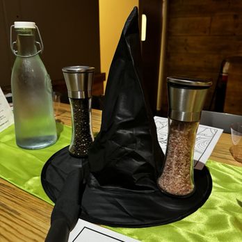 Ten Tavern - Wicked Bingo - American Near Me - Clovis, California