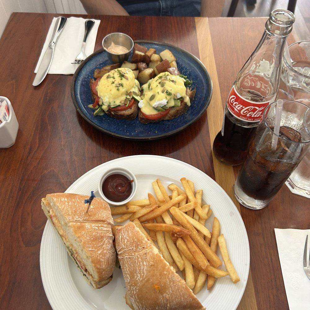 MayaFlor - Eggs florentine benedict, grilled chicken panini - Breakfast & Brunch Near Me - San Francisco, California MayaFlor - Eggs florentine benedict, grilled chicken panini - Breakfast & Brunch Near Me - San Francisco, California