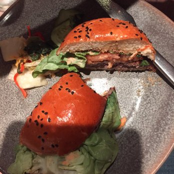 Moku Kitchen - Cheeseburger - Cocktail Bars Near Me - Honolulu, Hawaii