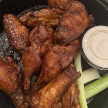 Fife 'n Drum Restaurant & Inn - BBQ Chicken Wings* - New American Near Me - Kent, Connecticut