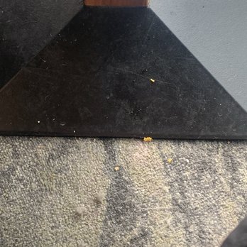 Everglades Hotel - Breakfast cereal crumbs on the floor at 7pm. - Hotels Near Me - Londonderry, DRY