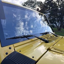 Glass America - New Windshield on a Jeep Wrangler.