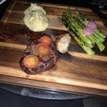 Skates On The Bay - Filet mignon with asparagus and mashed potatoes instead of wedges - Seafood Near Me - Berkeley, California