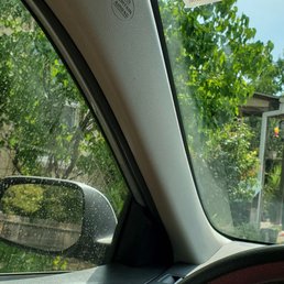 Driver window dirty.. windshield and others nice and clean Driver window dirty.. windshield and others nice and clean 