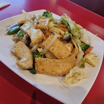 Dong Khanh Vietnamese Restaurant - Tofu mixed veggies on pan fried noodles - Vietnamese Near Me - Boise, Idaho