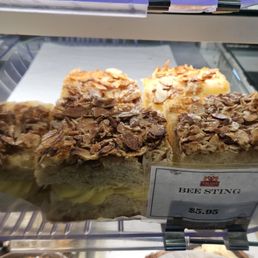 Bee Sting Cake