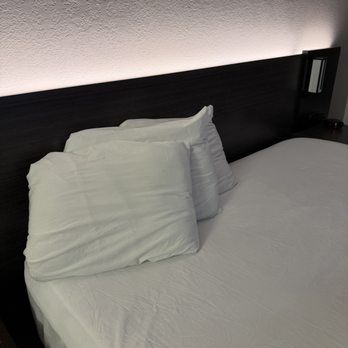 Motel 6 - 3 unfluffled pillows - Hotels Near Me - Merrillville, Indiana Motel 6 - 3 unfluffled pillows - Hotels Near Me - Merrillville, Indiana